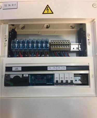 nVent Eriflex Nom. stroom Inbouwunit met verdeelklemmen 90x64x50mm